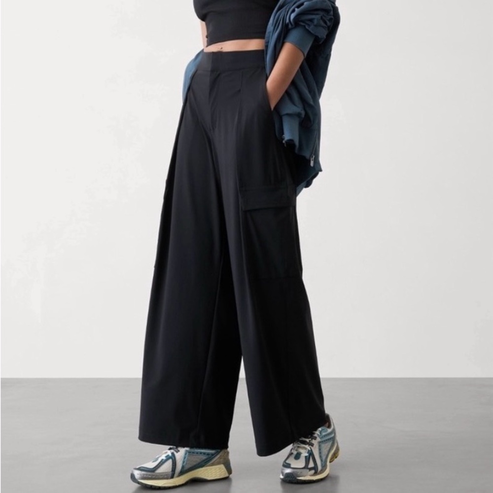 •NWT• Athleta Pinnacle Cargo Trousers